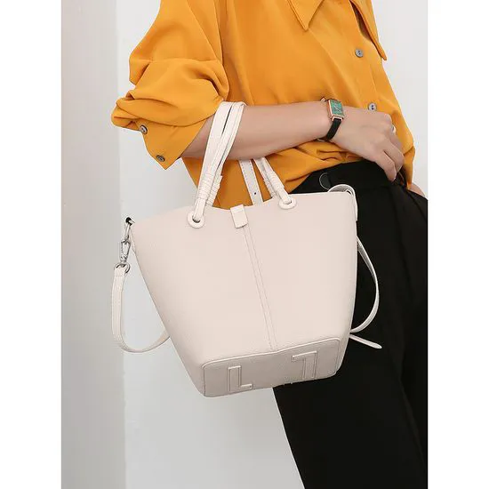 End-Of-Line Clearance Lot: Ladies Shoulder Bag AP-722 - 200 pcs available